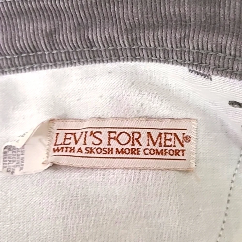 - Levis Vintage 70s/80s Grey Cordoroy 38x31